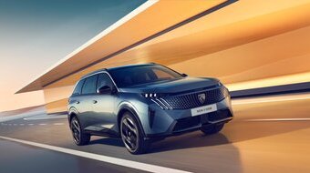 Peugeot 5008: il nuovo SUV elettrico a 7 posti