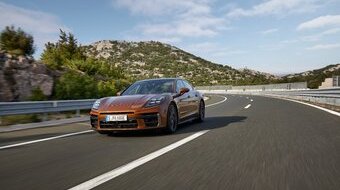 Nuova Porsche Panamera: più lussuosa ed efficiente
